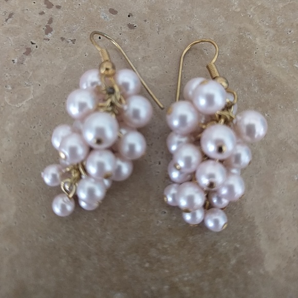 VTG grape cluster earrings, faux pearl, gold metal - Picture 2 of 4
